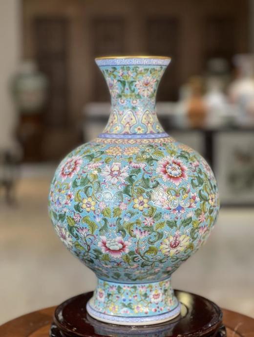 粉彩松石绿卷草纹花卉灯笼瓶 商品图0