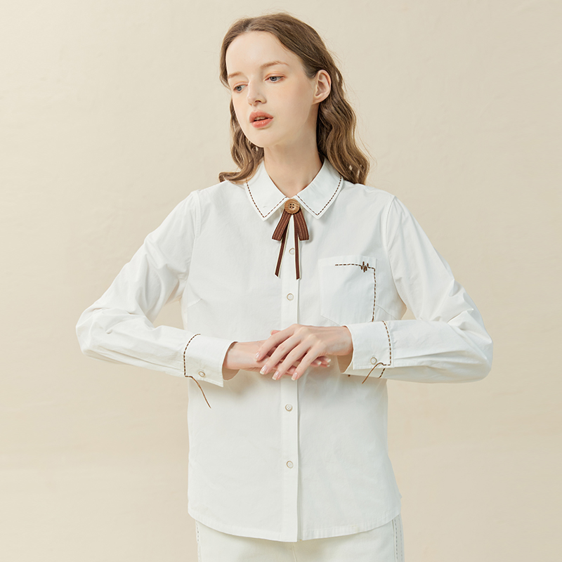 Famecoco范可儿纯色洗水棉衬衫女翻领长袖明线刺绣衬衣F228BH006