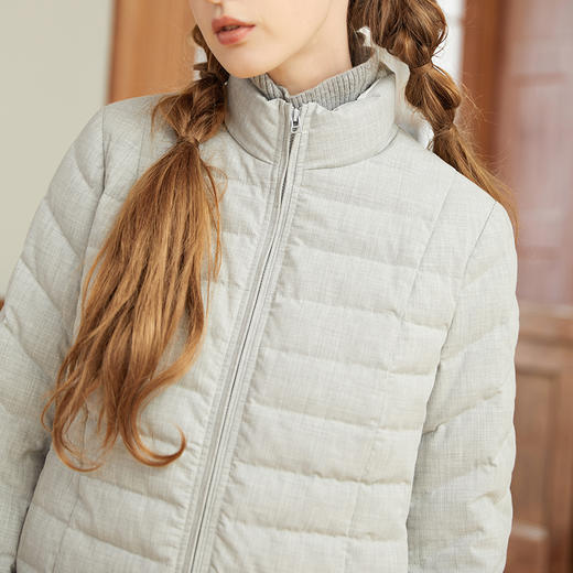 Famecoco范可儿90白鸭绒女士轻羽绒短款冬季立领保暖外套F228AM004 商品图1