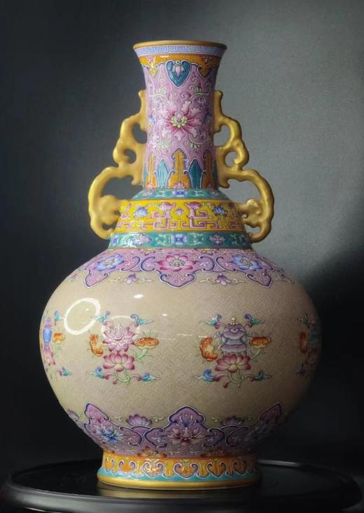 粉彩锦地八宝纹双耳瓶 商品图0