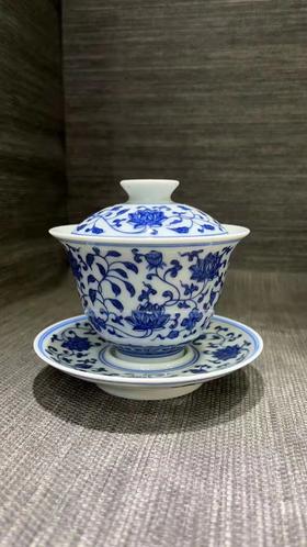 柴窑青花缠枝莲盖碗