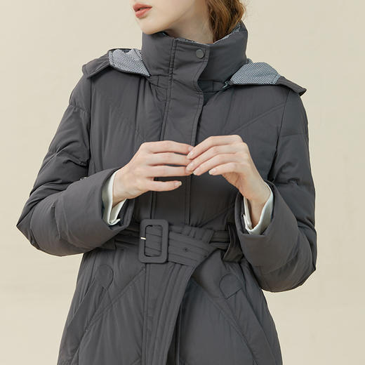 Famecoco范可儿品牌收腰羽绒服女冬季小众设计感连帽长款棉服F228AH010 商品图3