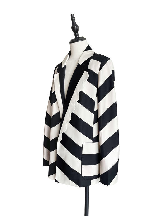 TYNVIE 不对称领口大插袋西装 - 黑白宽纹 商品图3