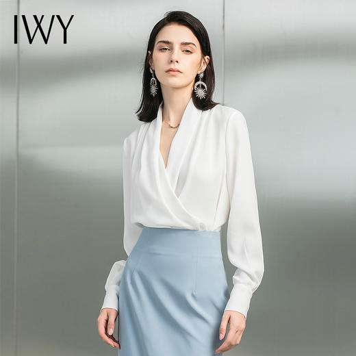 IWY/时尚白衬衫女V领气质优雅职业衬衣白色半裙OL女装春秋打底衫223161B1 商品图0