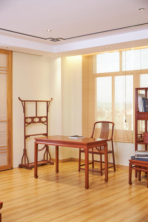 红桥红  家具严选  缅甸花梨（大果紫檀）【128 马蹄腿霸王枨 方餐桌】 商品图0