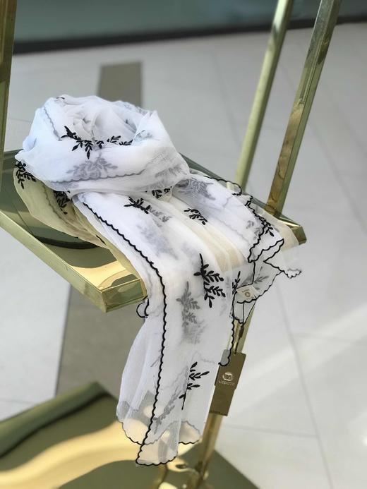 优品堂【清新一叶】桑蚕丝+刺绣长巾 商品图0