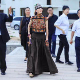 挥戈刺绣大摆半身裙 |  杨老师同款 | 经典热销款