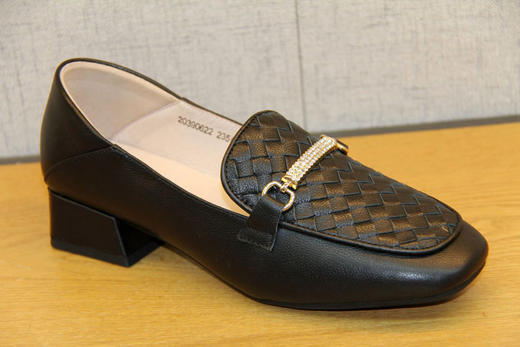 豪行软底包邮秋款20390622时尚英伦鞋一脚蹬平底女单鞋百搭粗跟鞋 商品图0