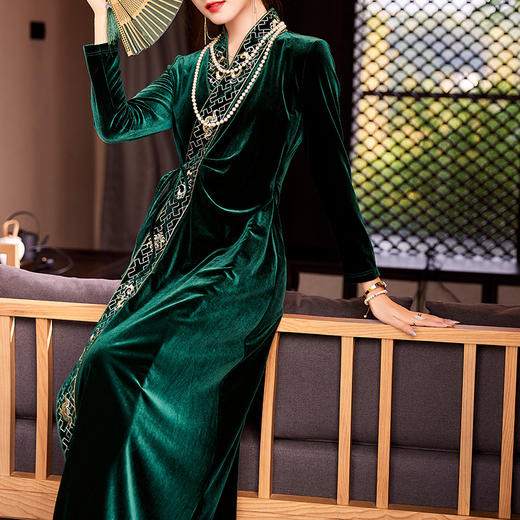 中国风复古刺绣汉服裙，V领系带丝绒旗袍禅服中式连衣裙OG-A9110 商品图0