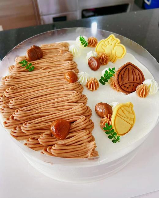 【甜久荟 栗子法式鲜奶蛋糕】 没有比吃一口栗子更加暖心的了 口感馥郁的栗子 100%动物鲜奶油  无化学添加 适合任何人群和场合 商品图0