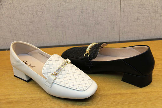 豪行软底包邮秋款20390622时尚英伦鞋一脚蹬平底女单鞋百搭粗跟鞋 商品图5