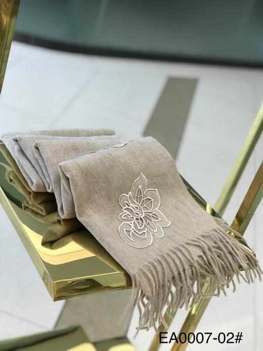 优品堂【万紫千红】纯羊毛＋刺绣披肩围巾两用 商品图2