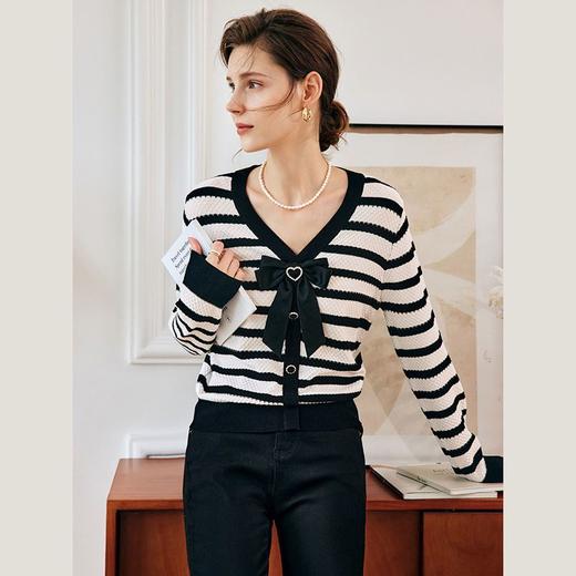 OLrain欧芮儿法式黑白条纹针织衫女秋季2022年新款蝴蝶结v领上衣 商品图4