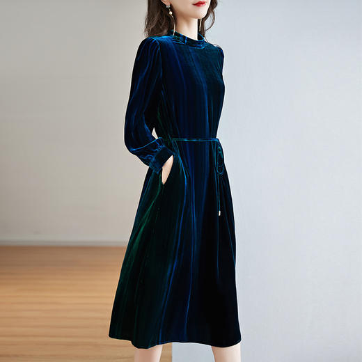 真丝丝绒连衣裙腰间系带孔雀蓝复古立领中长款蚕丝裙ZS-9123 商品图1