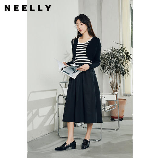 NEELLY纳俪商场同款黑白条纹针织拼接连衣裙女中长款两件套A字裙N22094Y06665 商品图1