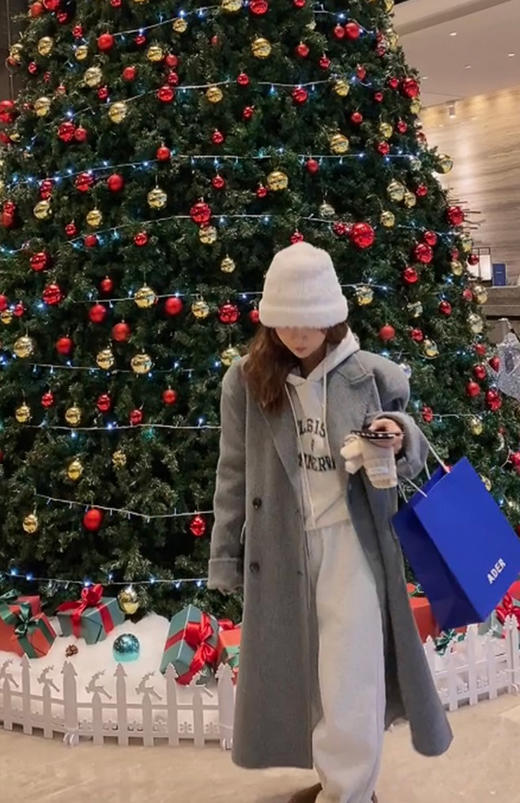 老米优品  / 加绒加厚！复古咖啡色！秋冬氛围感满满！《简约百搭字母连帽加绒卫衣》不管是日常通勤还是出门玩，穿这件卫衣都ok！老米墙裂推荐要入的卫衣！WY221012E 商品图6