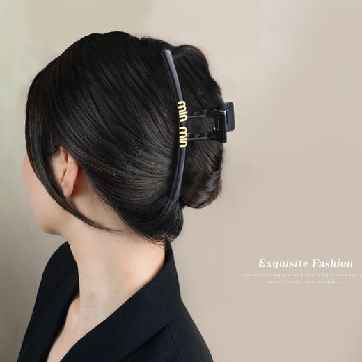 LBE-dz656感黑色抓夹m字母大号后脑勺盘发夹女发量多亚克力鲨鱼夹 商品图0