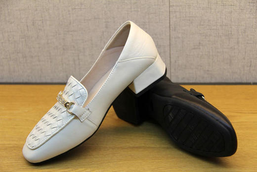 豪行软底包邮秋款20390622时尚英伦鞋一脚蹬平底女单鞋百搭粗跟鞋 商品图6