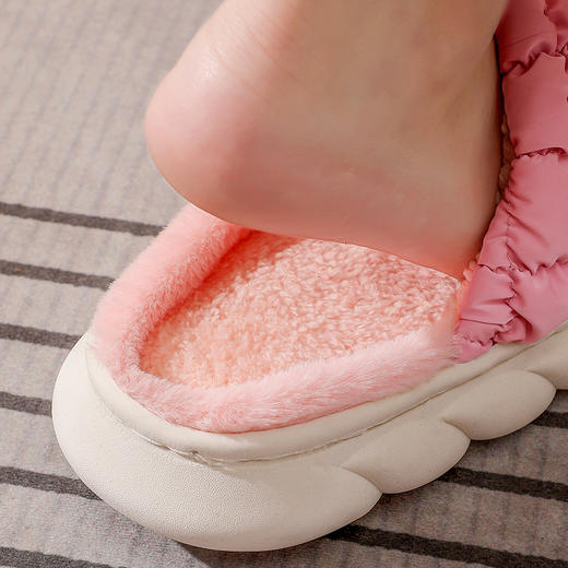 【新款网红毛绒踩屎感棉拖】波浪厚底防滑棉拖鞋 柔韧性鞋底经久耐磨 科技防水 保持干爽 细腻饱满绒毛 看得见的温暖 潮流设计 经典美学 商品图3