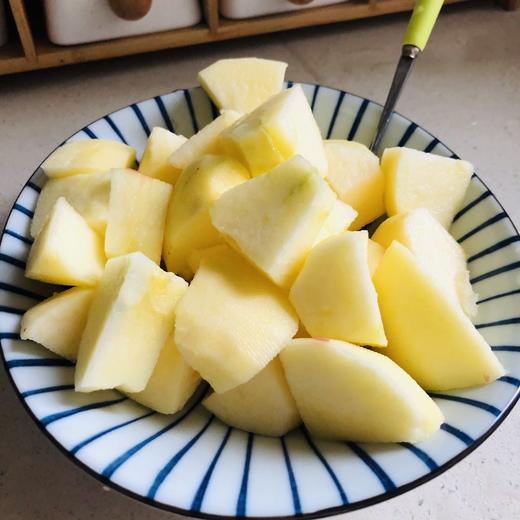 【 脆甜多汁】陕西洛川红富士苹果来自苹果之乡  果香浓郁  甜蜜多汁  果肉脆嫩  果皮洁净  色泽鲜艳 商品图6