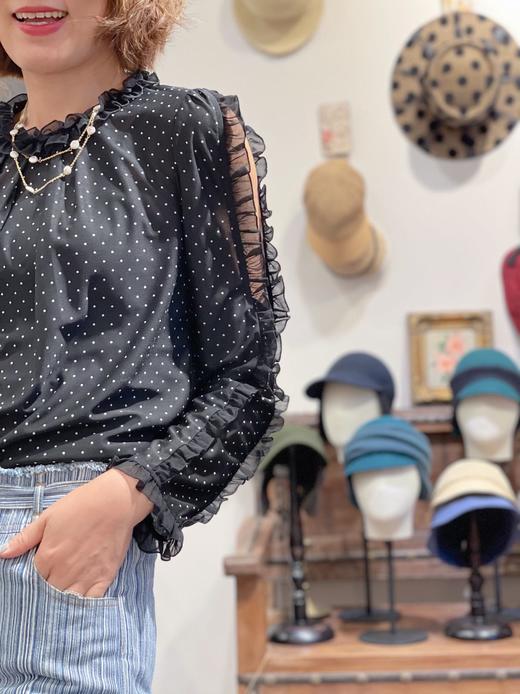 TYNVIE 木耳边装饰镂空长袖上衣-黑白波点 商品图1