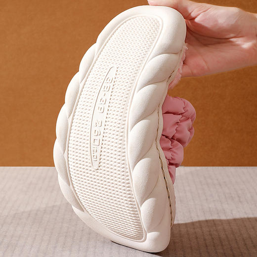 【新款网红毛绒踩屎感棉拖】波浪厚底防滑棉拖鞋 柔韧性鞋底经久耐磨 科技防水 保持干爽 细腻饱满绒毛 看得见的温暖 潮流设计 经典美学 商品图1