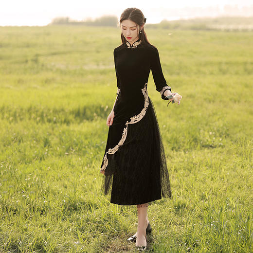 LSB-1703 黑色旗袍2022年新款秋冬长袖年轻款气质高端高级感晚礼服丝绒茶服 商品图3