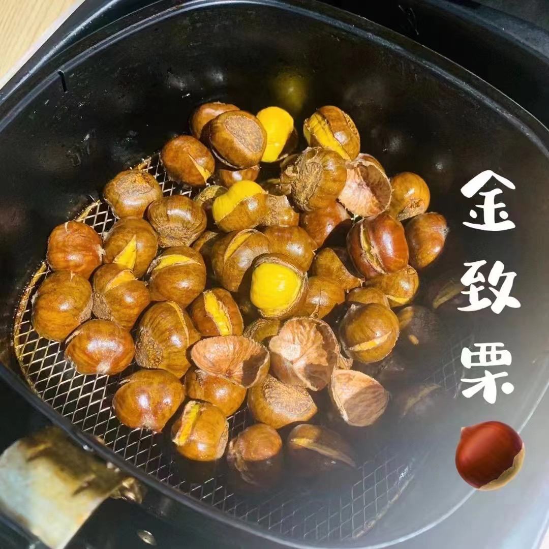 迁西出口级板栗 🌰 ，一直听说板栗南瓜，板栗地瓜，那最极致的板栗是什么样的？颗颗精选，粒粒金黄，香，甜，粉，糯！！！😋 随便水煮都好吃的要命，超甜