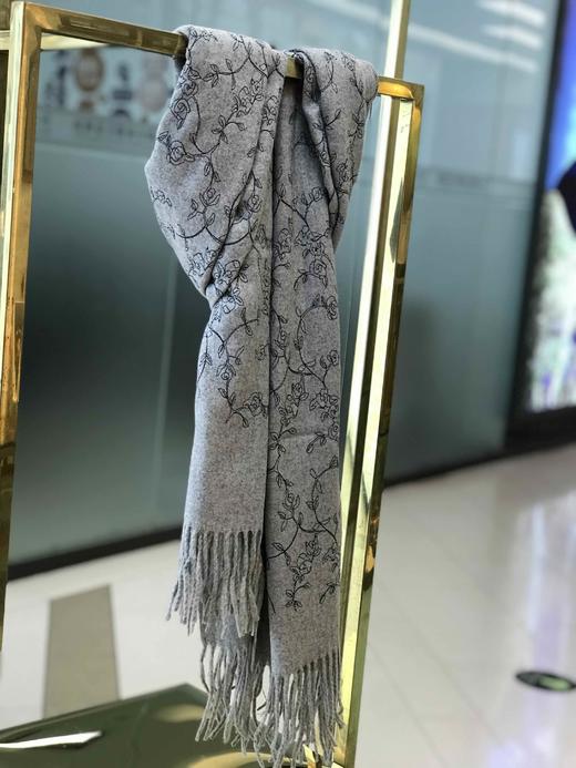 优品堂【梅花披肩】拉绒+刺绣披肩围巾两用 商品图9