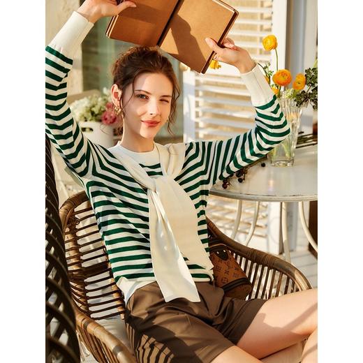 欧芮儿绿色条纹毛衣女2021秋冬新款圆领修身减龄披肩外搭两件套 商品图1