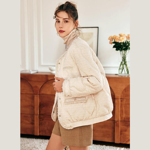 OLrain欧芮儿法式杏色羽绒服女春2025年新款v领名媛小香风外套 商品图4