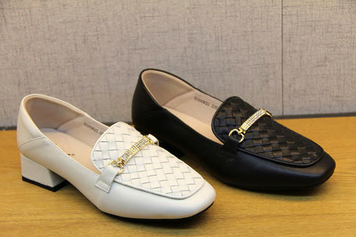 豪行软底包邮秋款20390622时尚英伦鞋一脚蹬平底女单鞋百搭粗跟鞋 商品图3