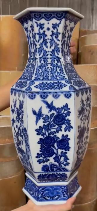 鸟语花香六方双耳瓶 商品图0