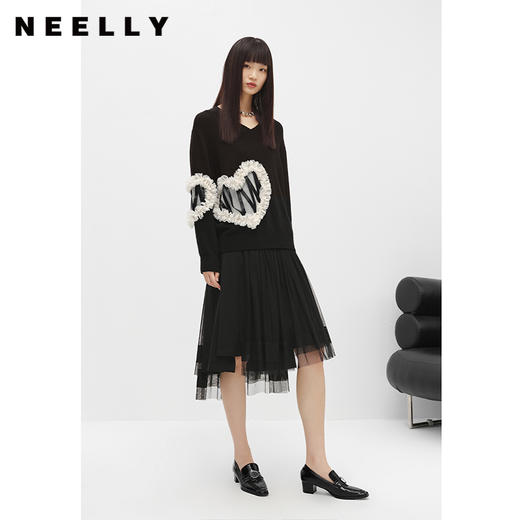 NEELLY纳俪商场同款气质V领针织衫女宽松慵懒感毛衣设计感套头衫N22103A01073 商品图1