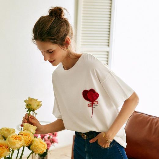 欧芮儿白色T恤女2021秋冬新款爱心团设计感小众圆领短袖洋气上衣 商品图0