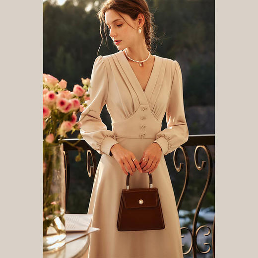 欧芮儿V领针织连衣裙女春季2022新款收腰显瘦法式复古灯笼袖a字裙 商品图2