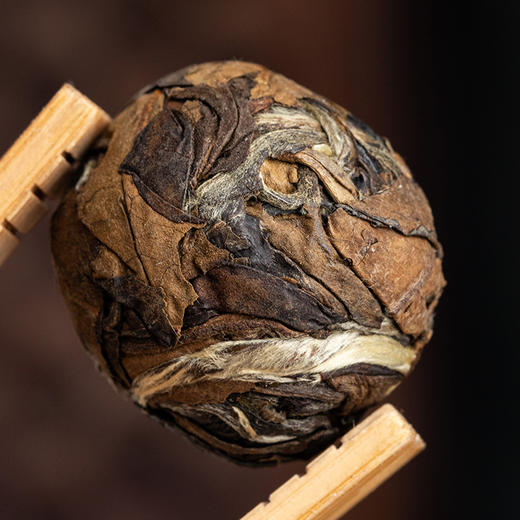 曦白云南白茶【大雪山古树龙珠】100克/盒（20颗）2022年 商品图10