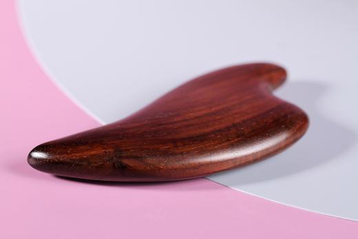 LP0111-2°飞鸟型大红酸枝素刮痧板 商品图6