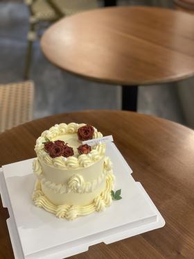 复古玫瑰奶油裱花蛋糕