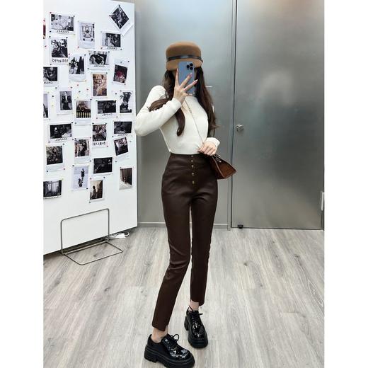 BeQueenStory 【长腿贵妇】高腰金属扣小腿不规则皮裤休闲裤 商品图2