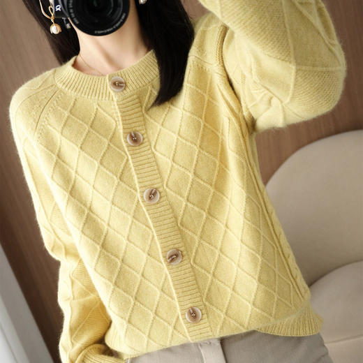 QHJY-JYTW2257秋冬季新款莫代尔开衫外套女加厚圆领菱形提花针织衫毛衣上衣 商品图2