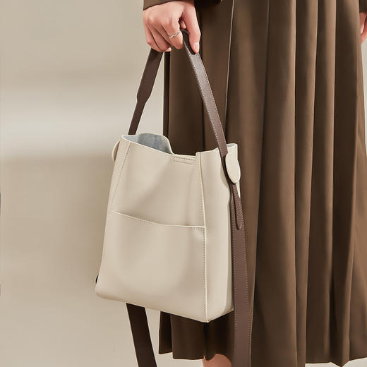 【立减30元】Safiya/索菲娅二层牛皮2022新款水桶手提包单肩腋下包女斜挎包 SF900111Y 商品图0