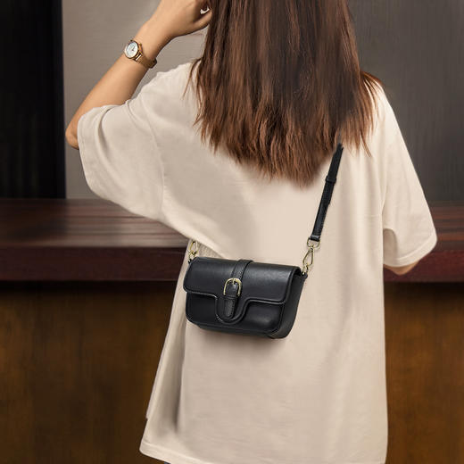 【包包专区】Safiya/索菲娅二层牛皮包包2022新款马鞍包单肩包女式斜挎包女包 SF986004Y 商品图0