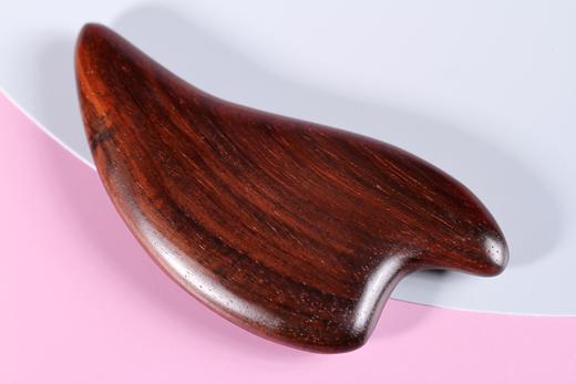 LP0111-2°飞鸟型大红酸枝素刮痧板 商品图5