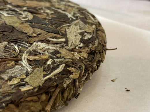 年货节｜福鼎白茶牛转乾坤生肖白茶（2021年牛年生肖白茶）选用2020年花香白牡丹为原料花香水甜，韵味悠长，美容养生，越陈越香，宜自饮、馈赠、收藏，一款走心的白茶，值得拥有！净含量：300g/饼，5饼 商品图1