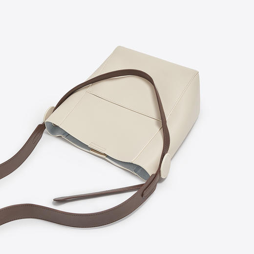 【年底清仓】Safiya/索菲娅二层牛皮2022新款水桶手提包单肩腋下包女斜挎包 SF900111Y 商品图3