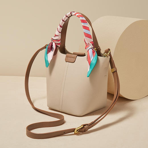 【立减30元】Safiya/索菲娅牛皮2022新款水桶包单肩包包女斜挎包手提女包 SF900013Y 商品图0