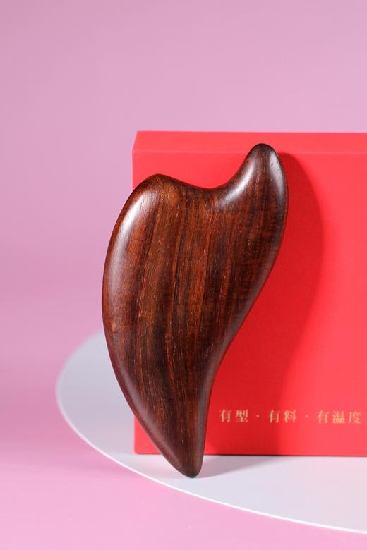 LP0111-2°飞鸟型大红酸枝素刮痧板 商品图0