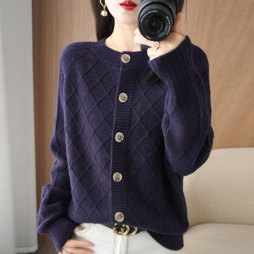 QHJY-JYTW2257秋冬季新款莫代尔开衫外套女加厚圆领菱形提花针织衫毛衣上衣 商品图7