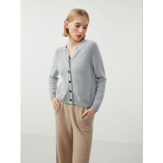 3楼珍贝圆V领女开衫 商品图0